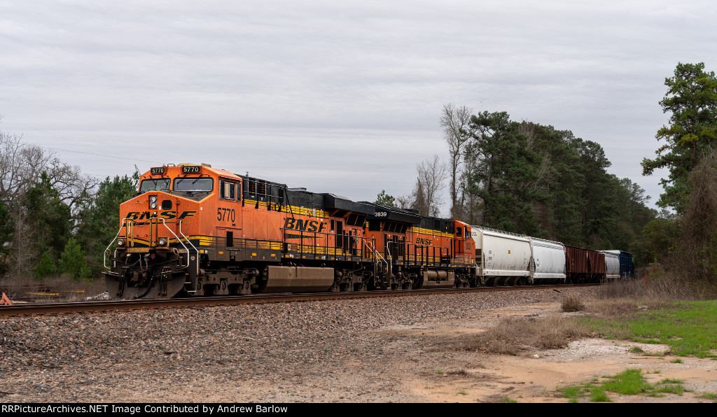 BNSF Duo Working on the Houston Sub